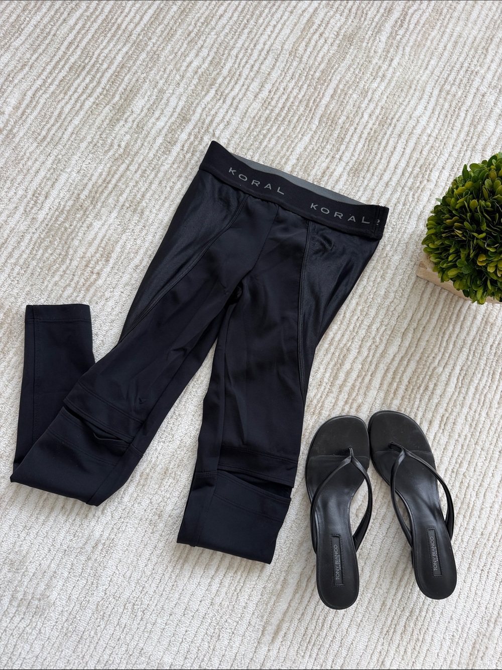 Koral Black Women's Performance Leggings with Branded Waistband Size Small